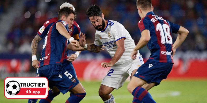 Ai là người đá bóng giỏi nhất thế giới